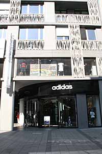 Gracia Asesinar desarrollo de Hofstatt in München: Die Hofstatt - Adidas Flagship Store Sportmode,  Sportschuhe, Accessoires