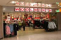OEZ Olympia Einkaufszentrum - Woolworth Warenkaufhaus Foto: Martin Schmitz