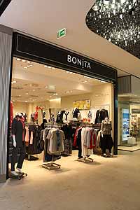 Pasing Arcaden Einkaufszentrum - Bonita Shop Blusen, Blazer, Damen-Shirts Foto: Marikka-Laila Maisel