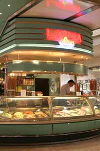  pep Perlacher Einkaufszentrum - Latina Eiskiosk Viele Eiscreme-Sorten Foto: Martin Schmitz