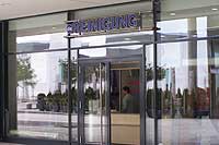 Riem Arcaden:  Die Reinigung Textilpflege Lederreinigung Mangeln (Foto: Martin Schmitz)