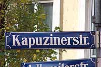 Einkaufsstraßen in München: Kapuzinerstraße - Haus für Haus Kapuzinerstraßen-Schild (Foto: Marikka-Laila Maisel)