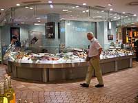 Kaufinger Stra&szlig;e 01-05: Galeria Kaufhof am Marienplatz Frische Fische, Fisch-Spezialit&auml;ten, Hummer, Kaviar, Salate Foto: Marika-Laila Maisel