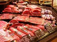 Kaufinger Stra&szlig;e 01-05: Galeria Kaufhof am Marienplatz Ausgesuchte Fleisch-Spezialit&auml;ten, Fleisch, Wurst, Gefl&uuml;gel-Produkte Foto: Marikka-Laila Maisel