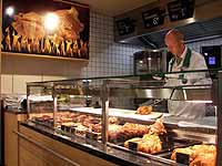 Kaufinger Stra&szlig;e 01-05: Galeria Kaufhof am Marienplatz Ausgesuchte Fleisch-Spezialit&auml;ten, Fleisch, Wurst, Gefl&uuml;gel-Produkte Foto: Marikka-Laila Maisel