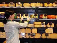 Kaufinger Stra&szlig;e 01-05: Galeria Kaufhof am Marienplatz K&auml;se-Spezialit&auml;ten, Eier, Milch-/Soja-Produkte Foto: Marikka-Laila Maisel