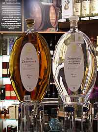  Kaufinger Stra&szlig;e 01-05: Galeria Kaufhof am Marienplatz Weine, Spirituosen, Obstbr&auml;nde, Whiskey Foto: Marikka-Laila Maisel