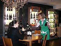  Kaufinger Stra&szlig;e 01-05: Galeria Kaufhof am Marienplatz Weine, Spirituosen, Obstbr&auml;nde, Whiskey Foto: Marikka-Laila Maisel