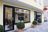 Leopoldstr. Ecke/Trautenwolfstr.02 Eingang zu Flamenco Brautmoden Foto: Marikka-Laila Maisel