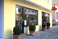 Leopoldstr. Ecke/Trautenwolfstr.02 Echt Spanisch! Die Brautmode, Abendkleider und Flamenco-Tanzkleidung im Flamenco-Shop Foto: Marikka-Laila Maisel