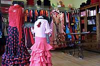 Leopoldstr. Ecke/Trautenwolfstr.02 Echt Spanisch! Die Brautmode, Abendkleider und Flamenco-Tanzkleidung im Flamenco-Shop Foto: Marikka-Laila Maisel