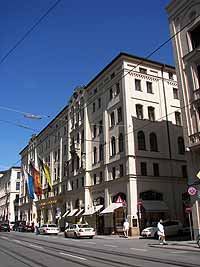 Maximilian Straße 17 - Hotel Vier Jahreszeiten Kempinski München (Foto: Marikka-Laila Maisel)