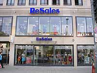 Sonnenstra&szlig;e 02 - Resales Second Hand & More Dessous + Heimtextilien Foto: Marikka-Laila Maisel