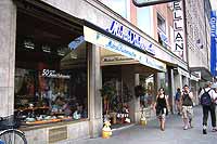 Einkaufsstraßen in München: Sonnenstraße 22 - Kuchenreuther Spezial-Geschäft für Porzellanware, Glas-Produkte Foto: Marikka-Laila Maisel