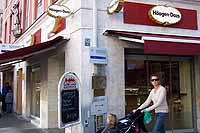 Einkaufsstraßen in München: Tal 04 - Häagen Dazs  Eiscreme-Shop aus Amerikas Foto: Marikka-Laila Maisel