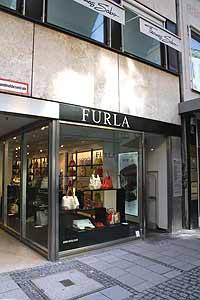 Theatiner Str. 30 - Furla Taschen Accessoires - (Foto: Marikka-Laila Maisel)
