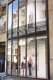 Theatiner Str. 38 - Escada Store - (Foto: Marikka-Laila Maisel)