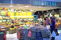 OEZ Olympia Einkaufszentrum - Fruchtwerk Obst und Gemüse Shop Foto: Martin Schmitz