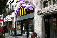 Einkaufsstraßen in München: Tal 06 - Mc Donalds Restaurant mit McCafe Foto: Martin Schmitz