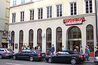 Einkaufsstraßen in München: Tal 21 - Kare-Kehraus Outlet für  Möbel, Deko, Wohn-Accessoires Foto: Martin Schmitz